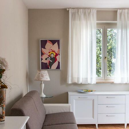 2-Bedroom Apt, With Balcony & Aircondition - 50 M From The Beach Марина-ді-П'єтразанта Екстер'єр фото