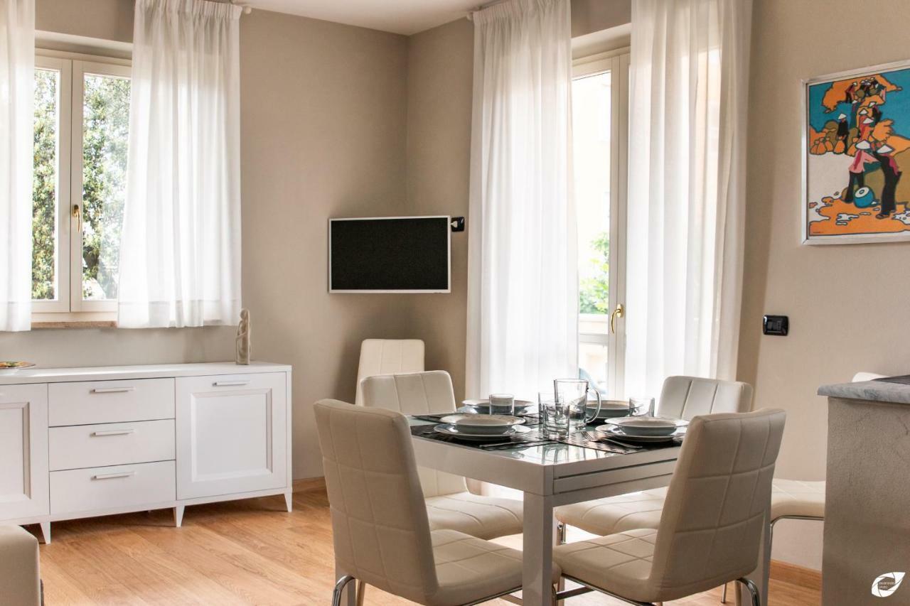 2-Bedroom Apt, With Balcony & Aircondition - 50 M From The Beach Марина-ді-П'єтразанта Екстер'єр фото
