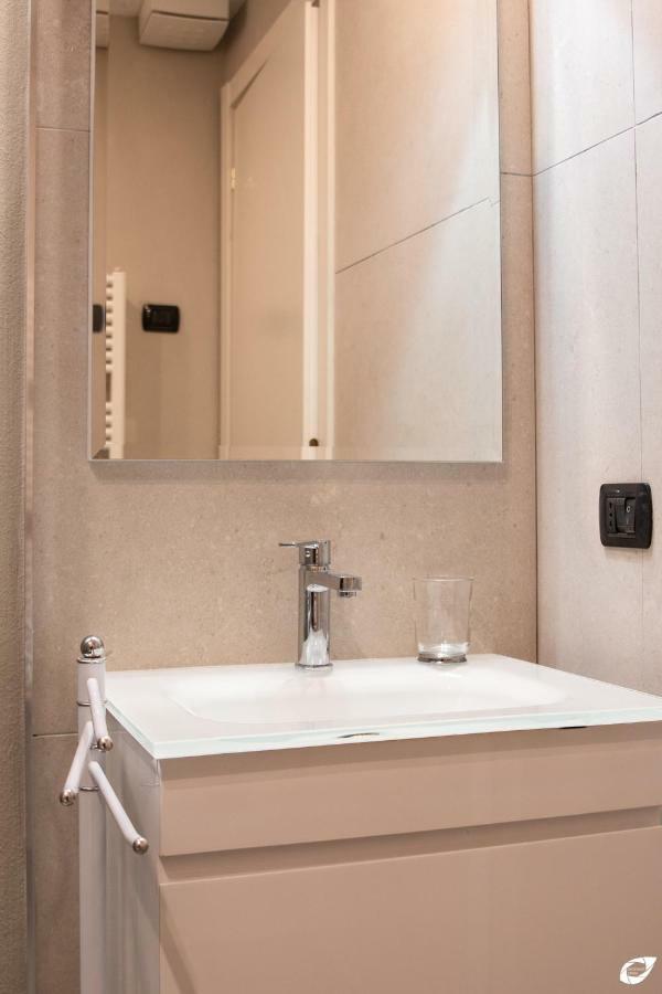 2-Bedroom Apt, With Balcony & Aircondition - 50 M From The Beach Марина-ді-П'єтразанта Екстер'єр фото